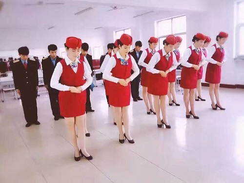 女生報石家莊東華鐵路學(xué)校學(xué)什么好？