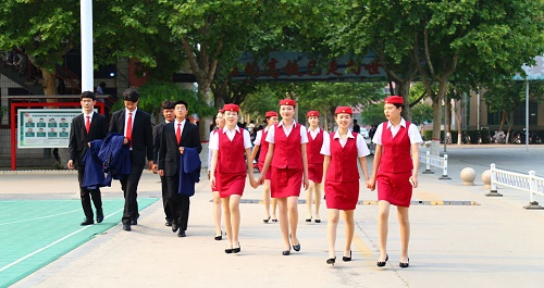 不滿15周歲能報(bào)名石家莊東華鐵路學(xué)校嗎？