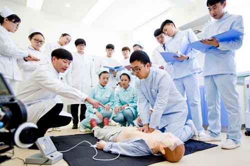 初中生為什么不能直接報臨床醫(yī)學(xué)和口腔醫(yī)學(xué)呢？