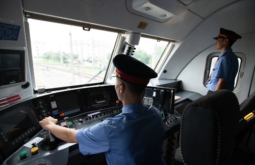 非鐵路專業(yè)能參加火車司機短期培訓(xùn)嗎？火車司機招聘要求