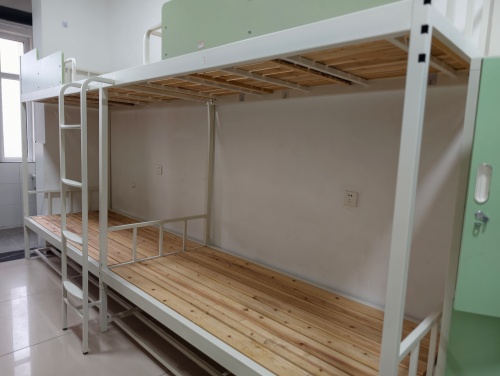 石家莊東華鐵路學(xué)校學(xué)生讓帶手機(jī)嗎？